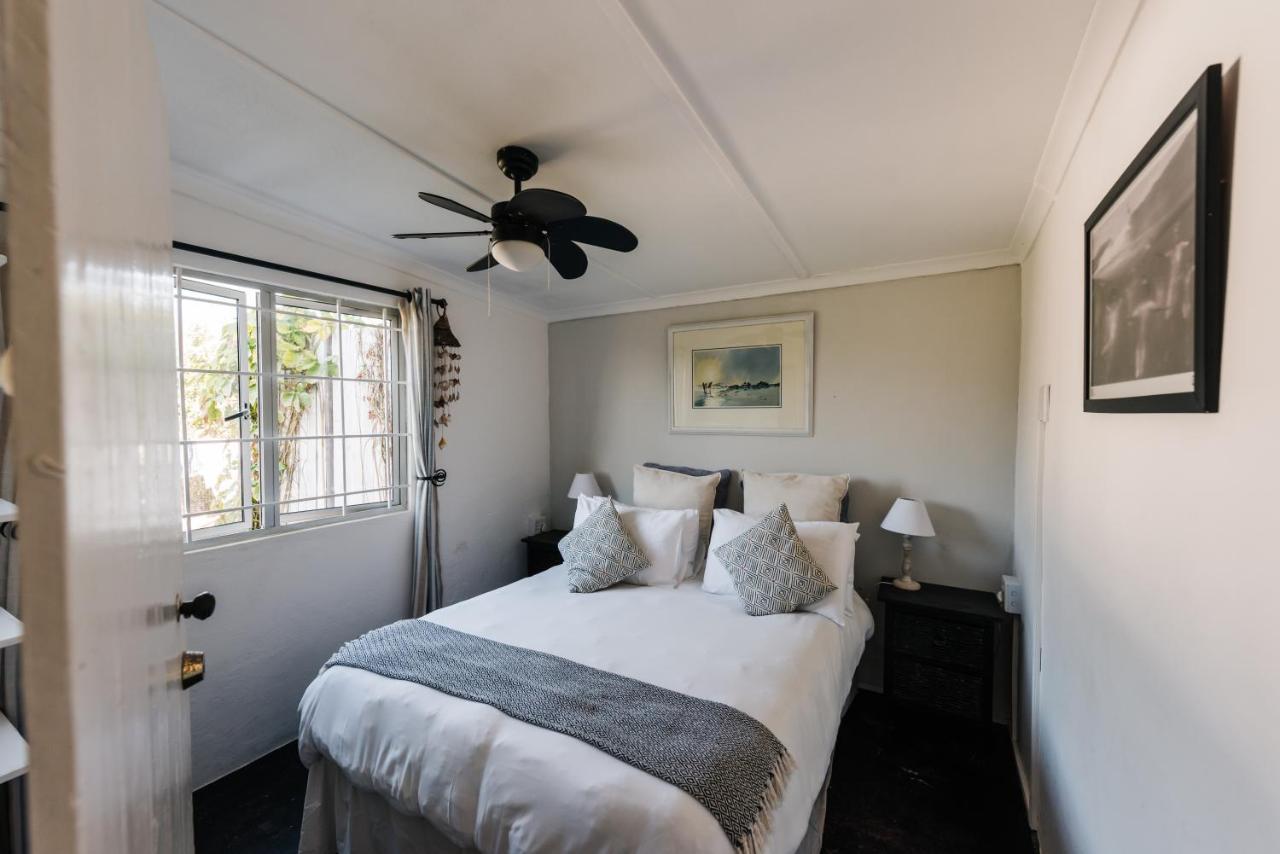 Umzumbe Surf House Lodge *