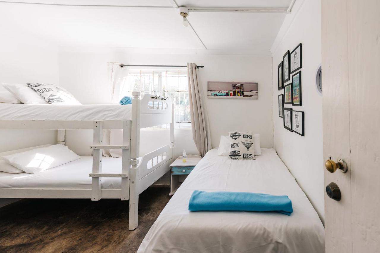 Umzumbe Surf House Lodge *