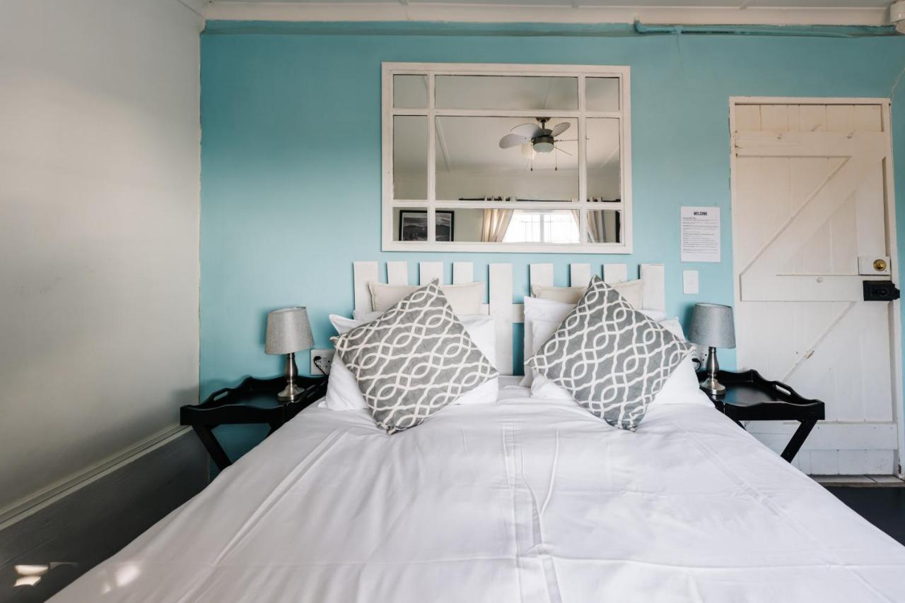 Umzumbe Surf House Lodge *