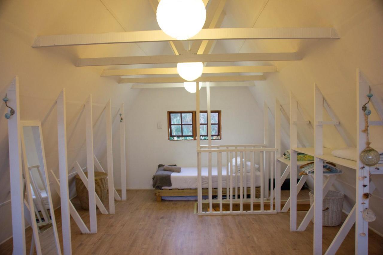 Umzumbe Surf House Lodge *