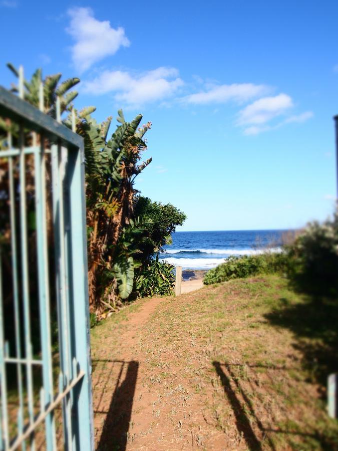 Umzumbe Surf House Lodge *