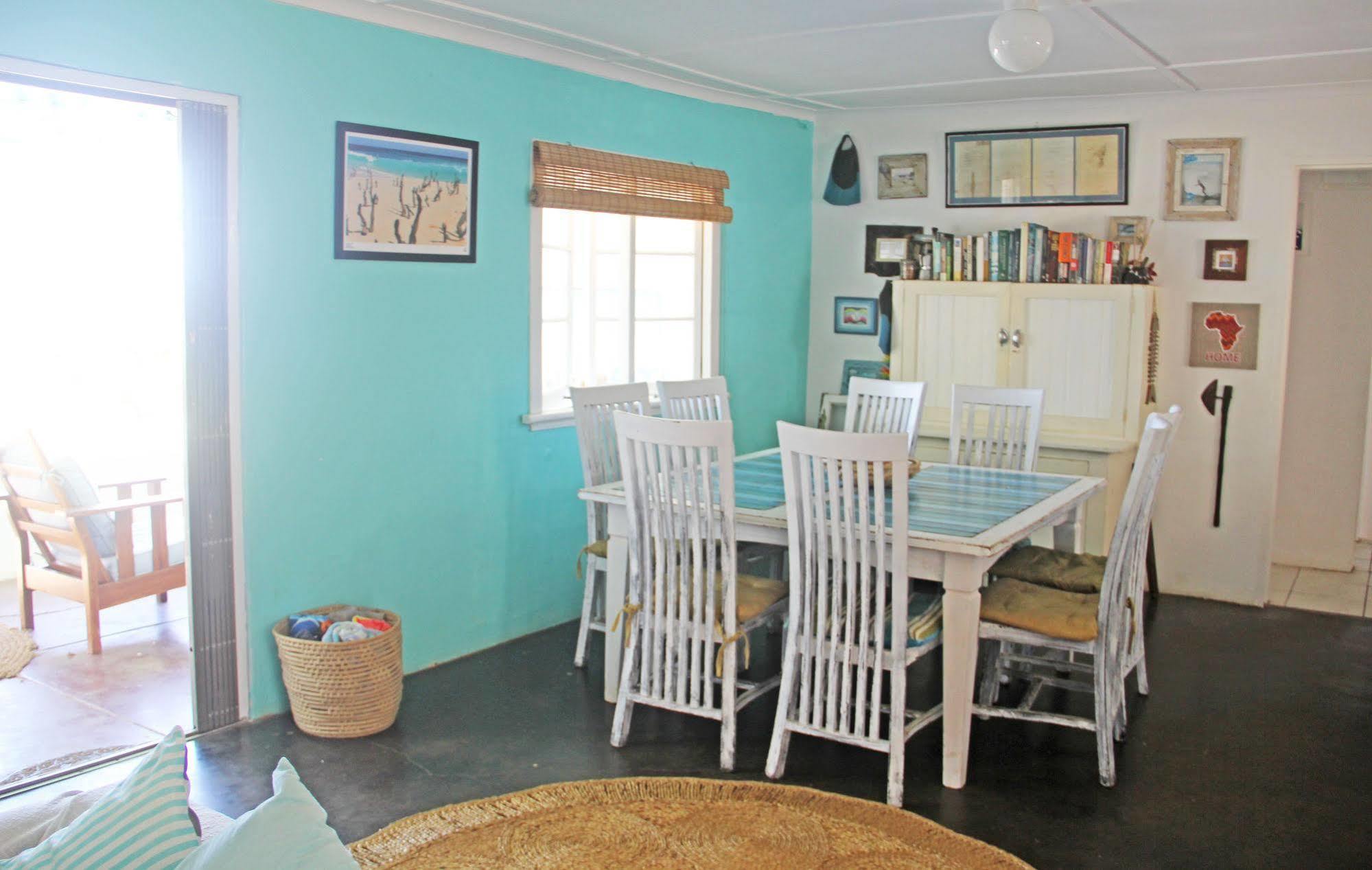 Umzumbe Surf House Lodge *